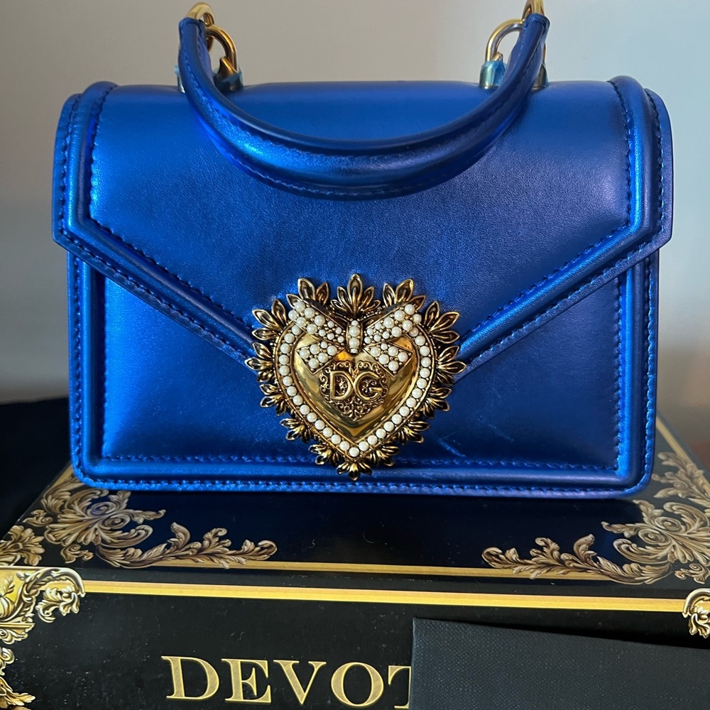 Dolce & Gabbana
Devotion metallic mini crossbody bag